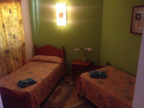 Gjesterom nr 1, plass til Norske jenter her, kom kom...