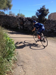 Her har vi en kort fotoshoot der Odd hedrer Pantani