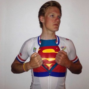 Sikkert mange som lurer på hva hemmeligheten min er, vel sånn sett bort i fra god sportsærnering fra Multipower og fantastiske briller fra Spy har jeg holdt dette sjult lenge nok…Jeg er supermann