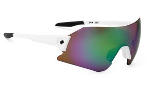 Dette er SPY+ sin modell som heter Draft. Fordelen med disse er at linsen/glasset er ekstra stort noe som gjør at dritt kommer i veien for synet. Jeg bruker disse på tempo.