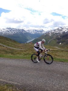 Bilde med utsikt ned til Røldal, fantastisk treningsøkt.