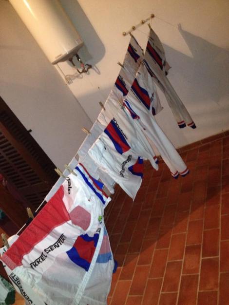 Man skal se godt ut på sykkel også, derfor er det viktig å holde tøyet rent og pent. Slik ser det ut når jeg har gjort unna klesvasken.