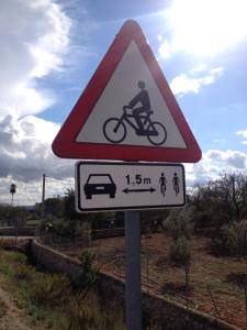 Skulle også gjerne sett noen skilt som dette i Norge, tror dette kunne hjulpet.