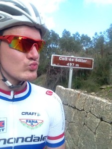 Er så glad i oppoverbakker at jeg gjerne sender slengkyss til skiltene på toppen...