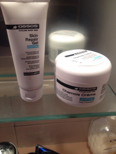 Her er også et tips til 2 produkter som kan gjøre hverdagen enklere som syklist både før, under og etter treningen...gå til innkjøp av disse produktene å du slipper å slite med å sitte på setet.