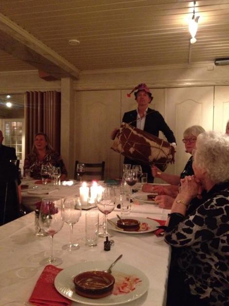 Det hele ble ledet an av en fantastisk humørspreder ved navn Helge, som for anledningen fikk mulighet til å vise frem alt av hatter.