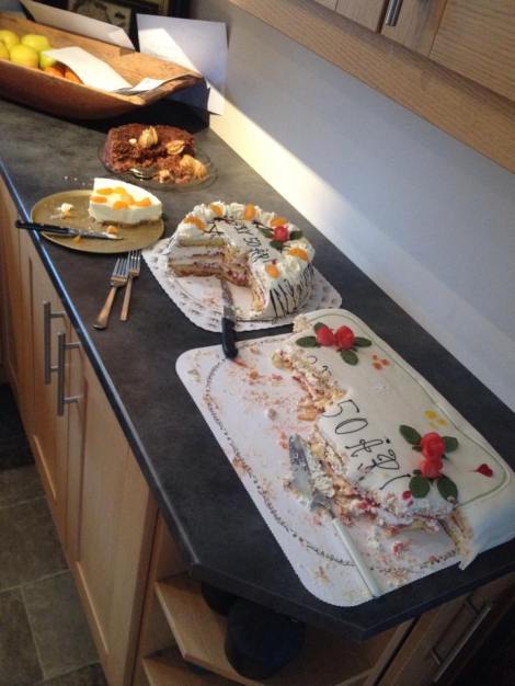 Dagen derpå kom alle etterhvert innom for kaffe og kaker, noe som i min filosofi tilsier at jeg blir vanskelig å slå etter jul. Fett er fart vet dere.