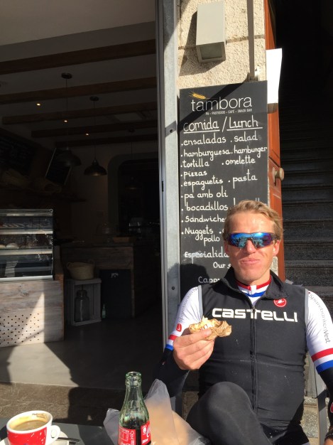 Onkel Kristian fant ukens Cafe, denne lille herligheten av en baker ligger helt ved sjøkanten i Port de Soller.