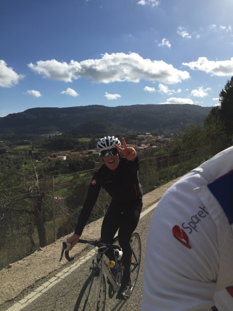 Onkel Kristian er slettes ingen pensjonist, han flyr opp alle bakkene som om det gikk nedover.