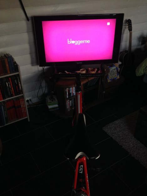 Mens jeg var hjemme i Norge holdt jeg treningen vedlike, gjerne godt motivert med Bloggerne på tv :)