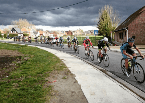 Enda et bilde fra lørdagen da været etterhvert lettet, men vinden holdt trykket gjennom hele rittet som gjorde sitt til å slite ut ryttere. Foto: Dag Julius