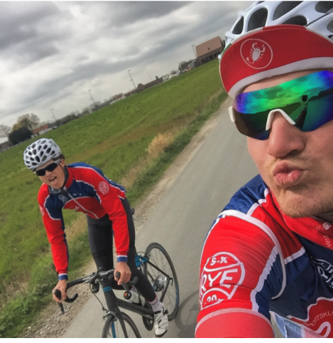 Et aldri så lite bilde av vi som står bak videoklippene. Aksel og meg