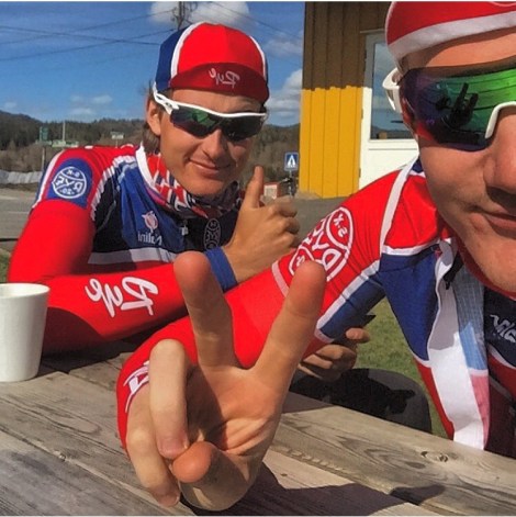 Etter en smertefull men morsom NC åpning i Skien i går slappet jeg og Adrian av med noen kopper kaffe på Sørkedalen landhandel i dag tidlig.