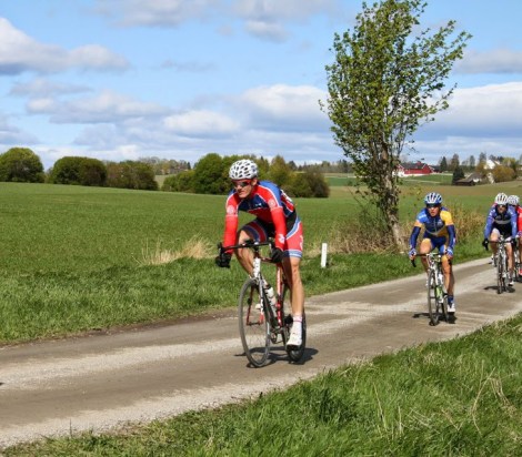 Jeg skjønte etterhvert at jakten på Joker-toget var bortkastet så jeg prøvde å gjøre resten av rittet så hardt som mulig både for min egen del (som trening) og resten. Dette førte etterhvert til krampe tendenser men ååååh så gøy det var...Foto: Øyvind Nesdal