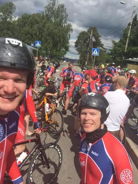Avsluttet Lillehammer-Oslo med et bilde av gjengen i mål, her sammen med Erik som jeg også skal sykle lagtempo med under NM neste uke.
