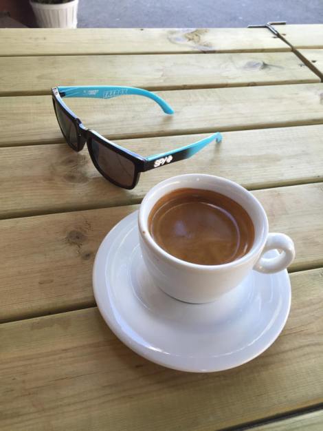 Siden jeg fortsatt sliter med sykdom trøster jeg med meg noen ekstra kopper kaffe, samtidig som jeg prøver å se kul ut med SPY+ billene mine.!