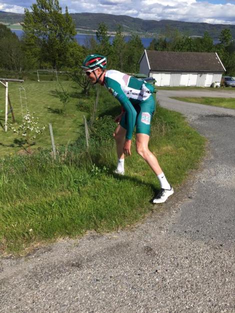 Ca 13 min bak meg i mål kom Stijn, han la seg litt ned i grøfen men kom seg raskt opp igjen når han hørte rykter om hamburger ved parkeringsplassen.