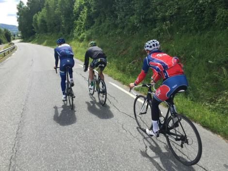 Sammen med super trener Lars Stensløkken guidet de meg og Simen på dagens trimtur, takk for hyggelig selskap!