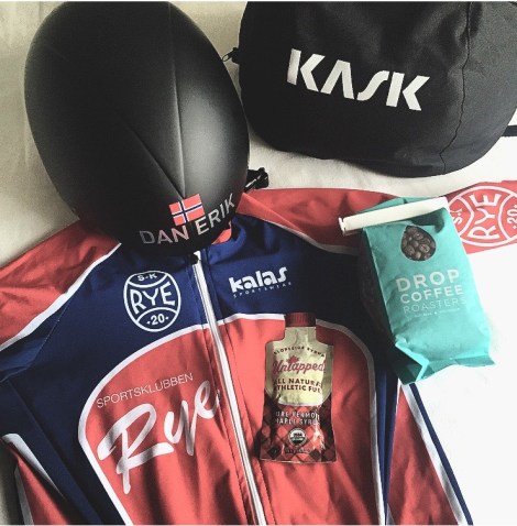 Dette er hva som gjelder i morgen, en god kopp kaffe, UnTapped Maple, rask hjem, rask drakt :) Krysser fingrene for at kroppen svarer godt på hardkjøret de neste dagene:)