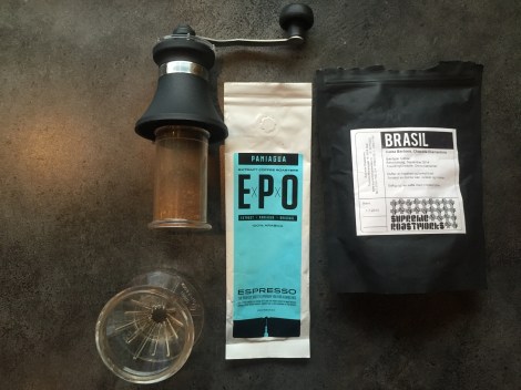 Mitt reisekit fra Postkaffe.no slik at jeg kan kverne å tilbrede kvalitetskaffe hvor enn jeg skulle være i verden, alt jeg trenger er varmt vann :) Kaffebønner osv kan også bestilles fra Postkaffe.no slik at du aldri går tom!