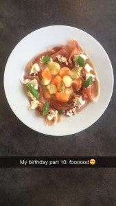 Så til rett nr 1 hentet fra Vélochef boken til Henrik Orre: Melon, Skinke og Mozzarella :)
