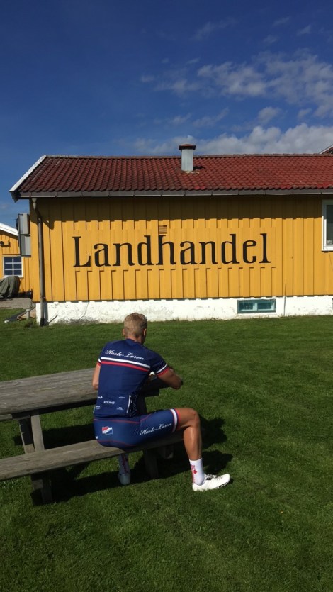 Stian har lært seg å spise vaffel i Sørkedalen i det siste! #ProTips