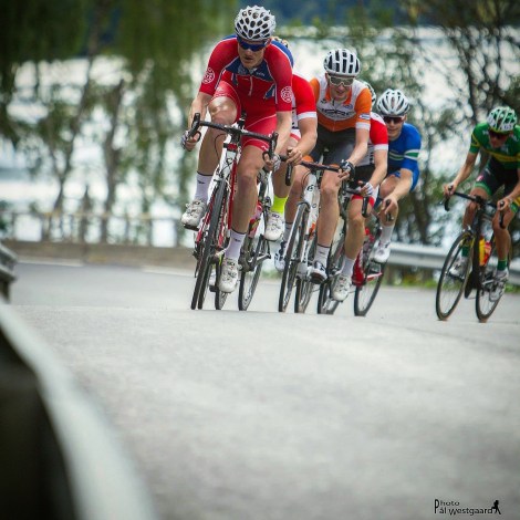 Etter en sterk 8 plass i Kongerittet på terrengsykkel ofret jeg meg for laget på en tung dag på sykkelen under Follorittet.! Utrolig gøy å dunke i front når vi har en god lagfølelse om dagen innad i laget. Foto: Pål Westgaard 
