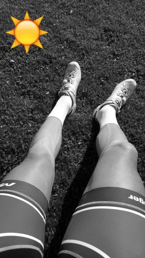 Vil også komme med et tips, liker du å sitte slik som dette når du har pauser underveis på sykkelturer bør du ta turen inn i Sørkedalen. Denne dalen finnes også i farger  som vist på bilde under:)