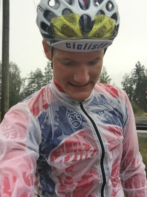 Etter 4 timer og 19 minutter stoppet jeg klokken, da hadde jeg tilbakelagt 155km med 36km/t i snitt! Været var mildt sagt helt jævlig med sur vind og kraftig regnvær....