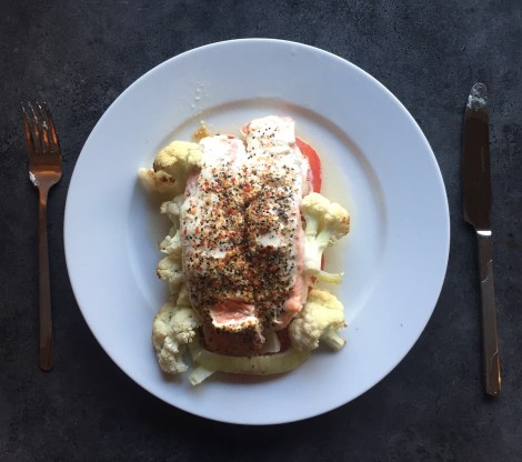 Så er det påtide med et nytt måltid, viktig å fylle på lagrene etter en slik tøff dag på sykkelen! Denne gangen ble det ovnsbakt laksefilet + grønnsaker :) Ps. smaker veldig godt....