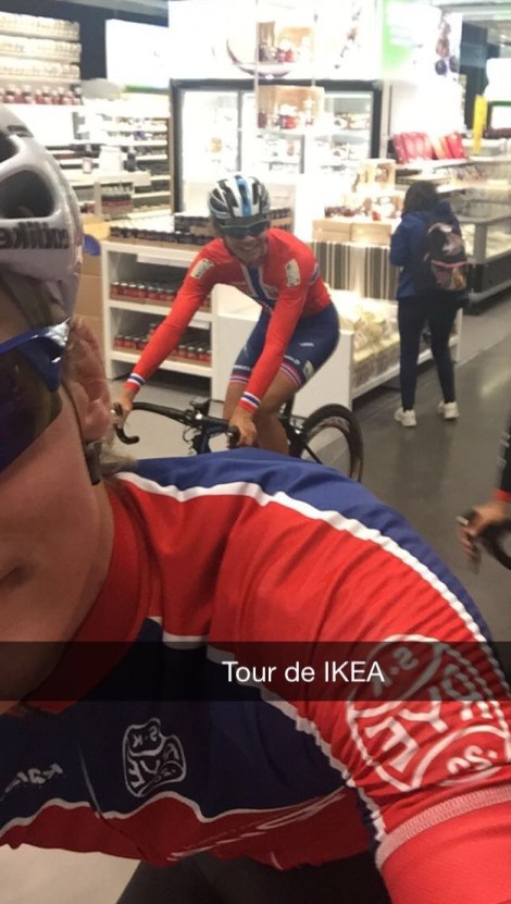 Odd Christian Eiking vil nok en gang i fremtiden få sin debut i en Grand Tour! Men Tour de IKEA vil han nok alltid huske som noe stort! Her gjennom en av de tøffe avdelingene før kaffestopp.