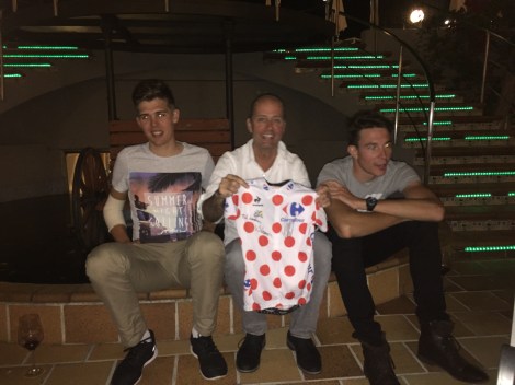 Etter middagen samlet vi oss ute hvor proffene holdt korte foredrag og folk kunne stille spørsmål. Hylende fans fikk også mulighet til å få signert trøyer og div undertøy :)