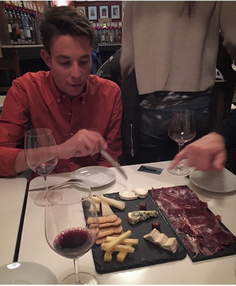 På kvelden hadde vi også sosiale aktiviteter, her er Stake sammen med meg, Vegard breen, Reidar Borgersen, Rune Lexberg og Konen på vinsmaking.