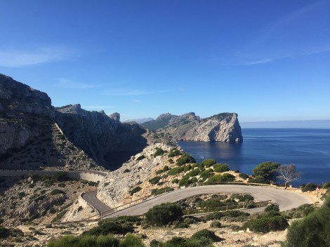 Det å sykle alene er jo noe jeg er vant med fra før, trives også godt i eget selskap. Når man i tillegg får nyte dette mens man lar tankene fly har man lite å bekymre seg over.