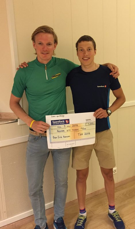 Her står vi med grønn trøye etter premieutdelingen. Tour de Hallingdal 2016 var en tøft ritt med nesten 7000høydemeter, men med 3 av 4 etapper i brudd, offensiv sykling og herlig laginnsats ble vi belønnet.